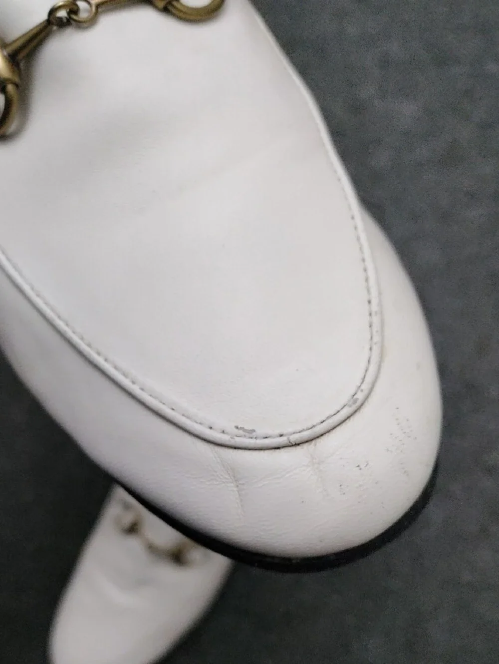 Gucci White Leather Horsebit Slip-On Loafers